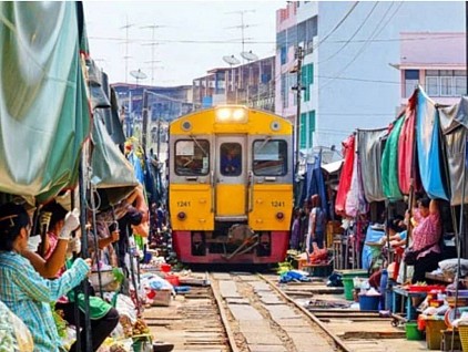 ตลาดรถไฟร่มหุบแม่กลอง