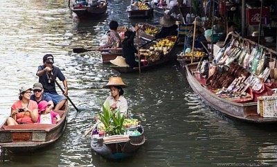 Damnoen Saduak Floating Market